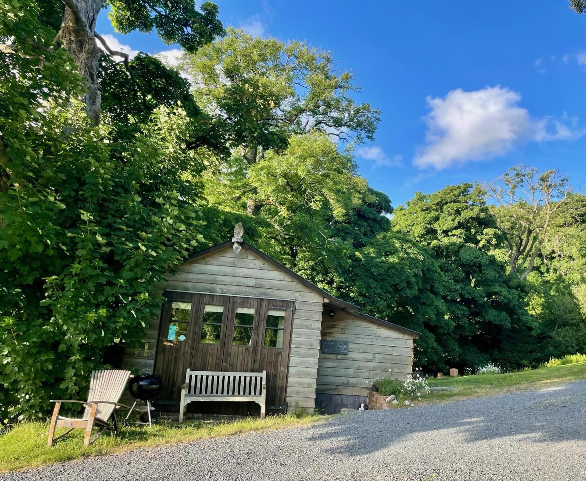 Faraway Follies Villa Llandegla Luaran gambar