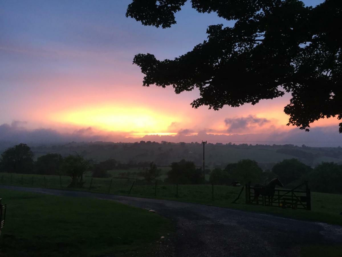Faraway Follies Villa Llandegla Luaran gambar