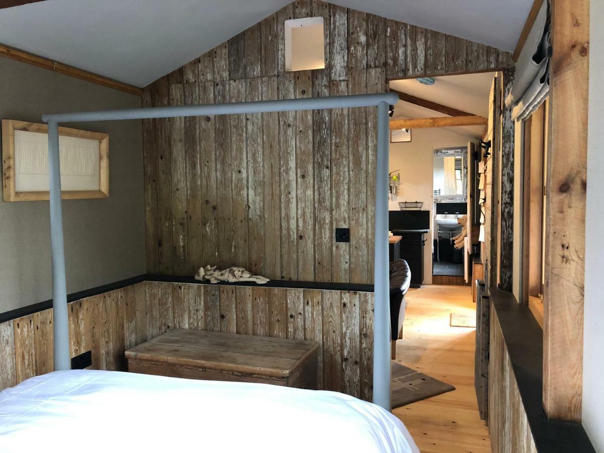 Faraway Follies Villa Llandegla Luaran gambar