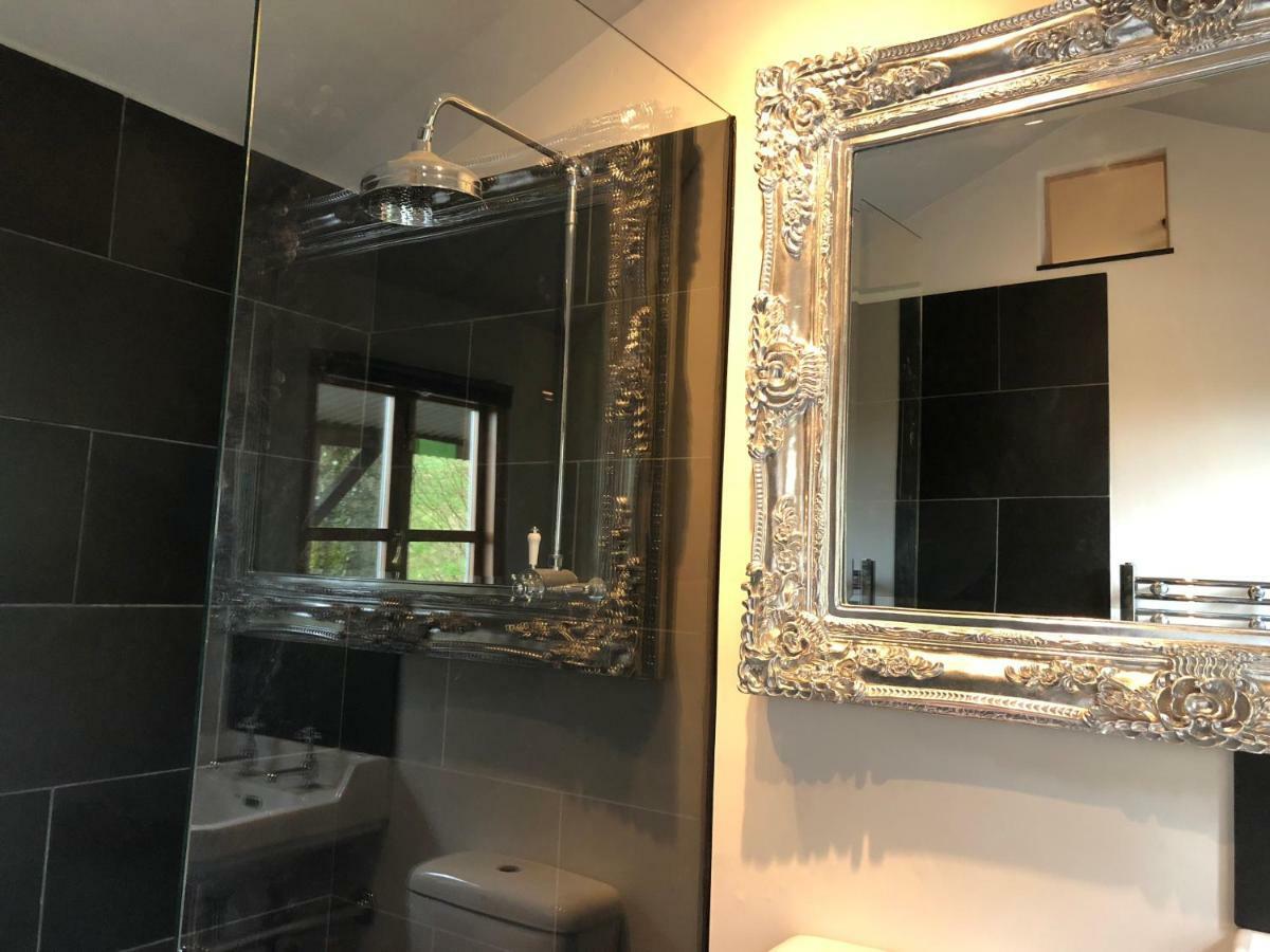 Faraway Follies Villa Llandegla Luaran gambar
