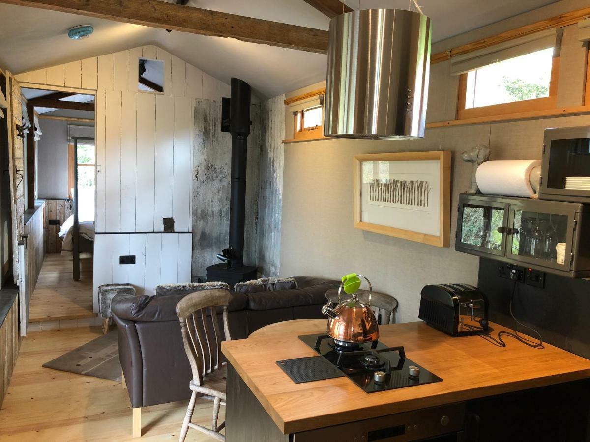 Faraway Follies Villa Llandegla Luaran gambar